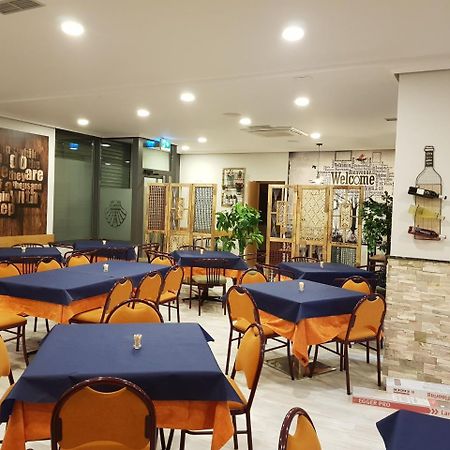Hostal Restaurante El Abuelo Trobajo Del Camino Εξωτερικό φωτογραφία