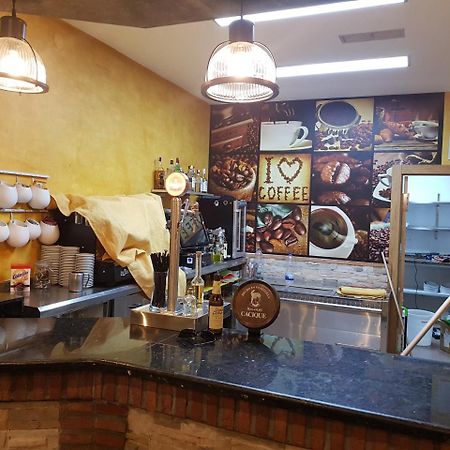 Hostal Restaurante El Abuelo Trobajo Del Camino Εξωτερικό φωτογραφία