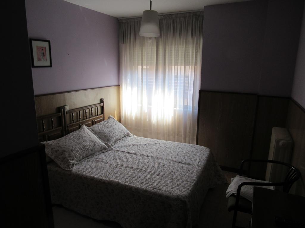 Hostal Restaurante El Abuelo Trobajo Del Camino Εξωτερικό φωτογραφία