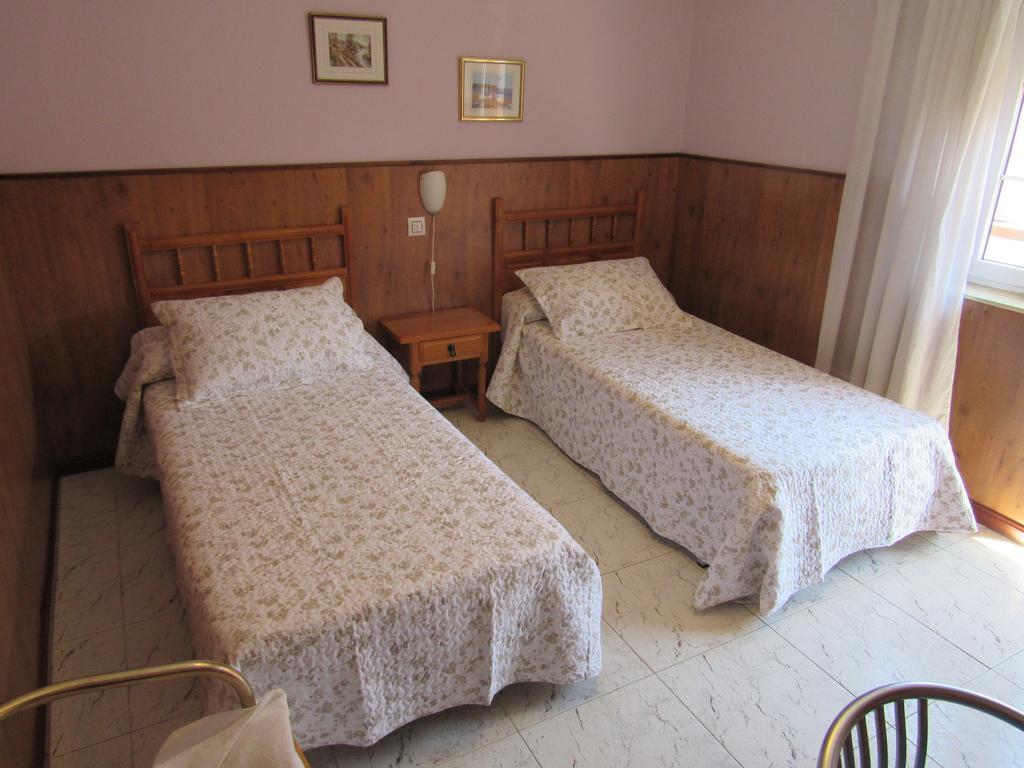 Hostal Restaurante El Abuelo Trobajo Del Camino Εξωτερικό φωτογραφία