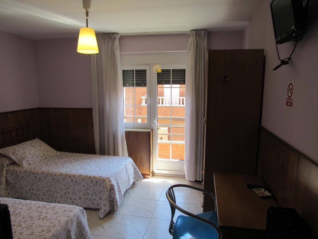 Hostal Restaurante El Abuelo Trobajo Del Camino Εξωτερικό φωτογραφία