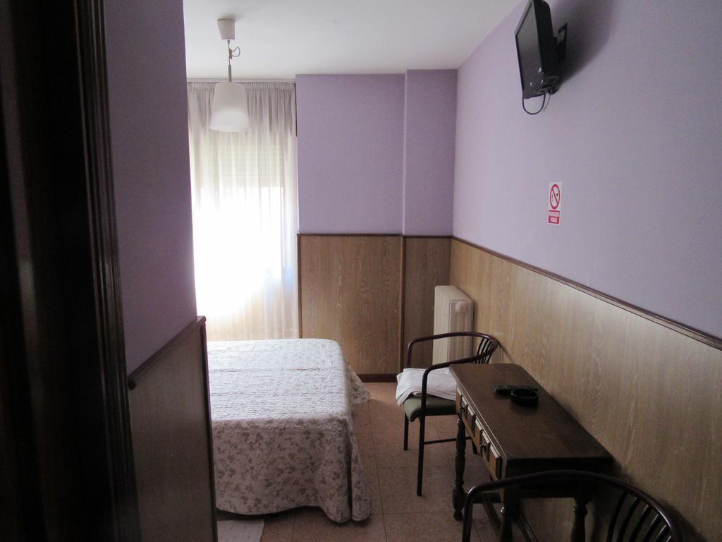 Hostal Restaurante El Abuelo Trobajo Del Camino Εξωτερικό φωτογραφία