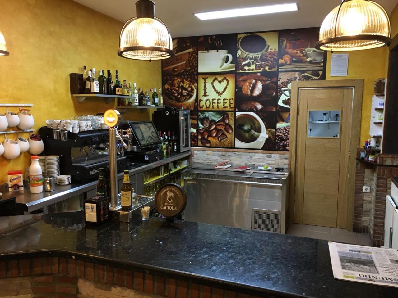 Hostal Restaurante El Abuelo Trobajo Del Camino Εξωτερικό φωτογραφία