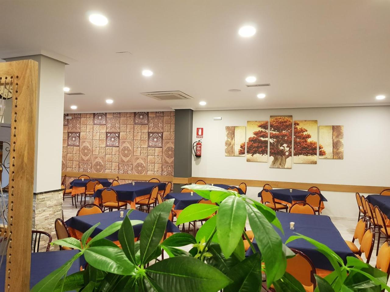 Hostal Restaurante El Abuelo Trobajo Del Camino Εξωτερικό φωτογραφία